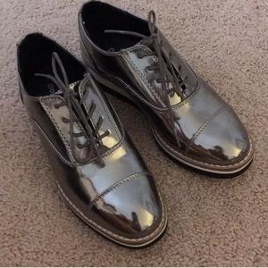 BRAND NEW Metallic Laceup Oxfords